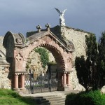 Portalada-del-Cementerio-de-Comillas-1-150x150